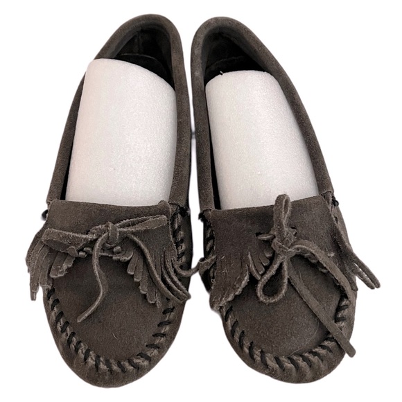 Minnetonka Kilty hardsole moccasin gray - Picture 2 of 7